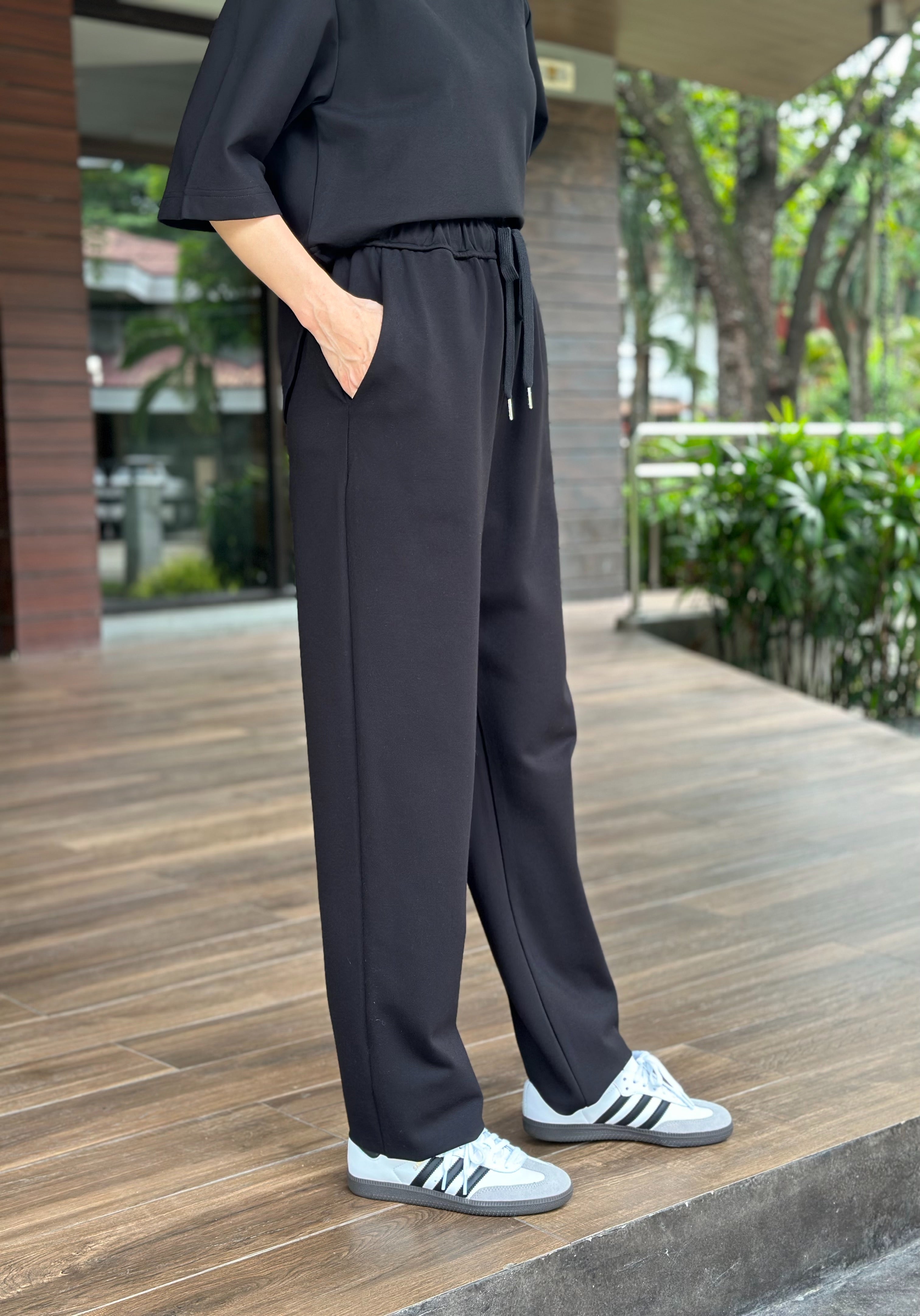 Katiya Jogger in Black