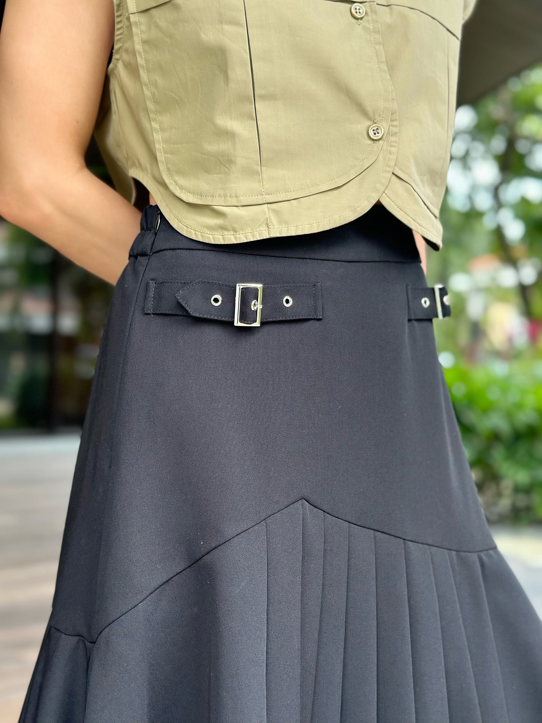 Lisa Pleated Uneven Hem Skirt in Black