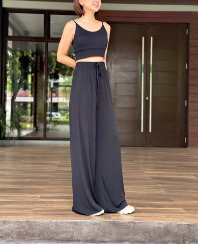 Bianca Pleated Wide Pants in Black (Soft)